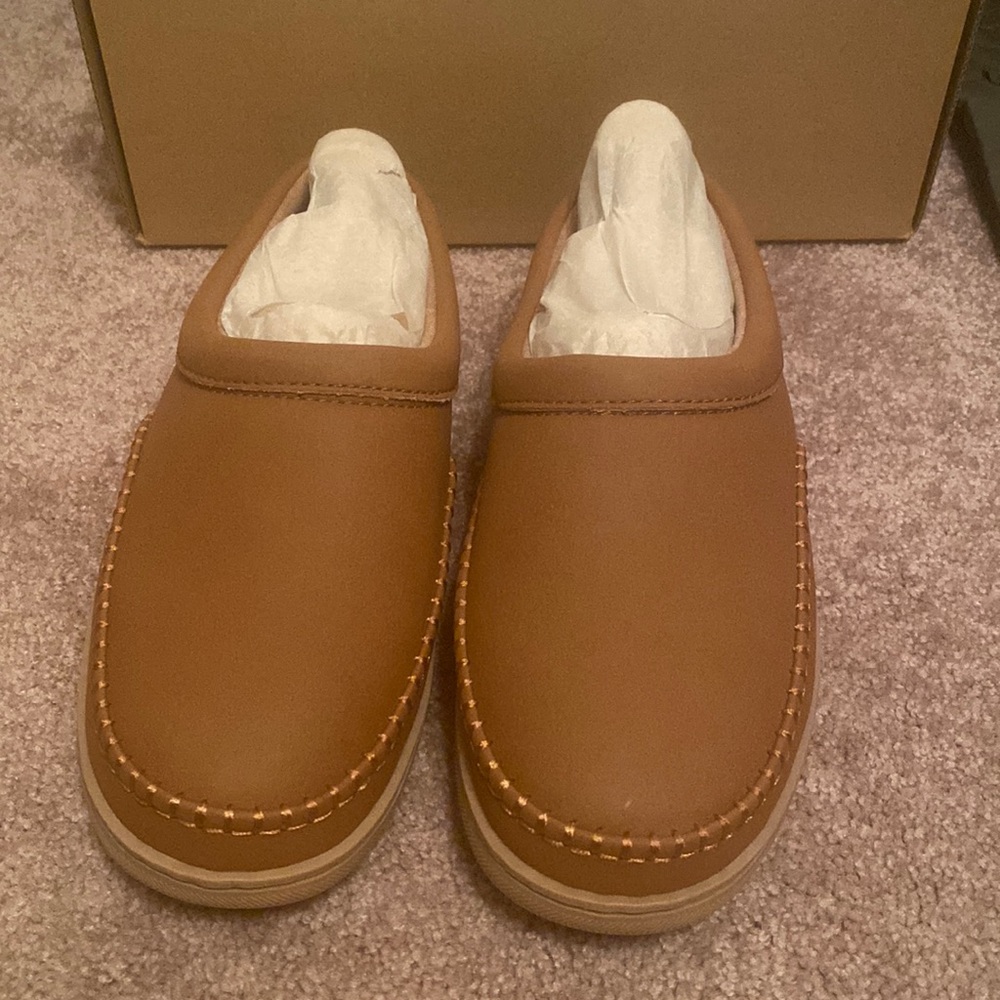 My slippers by my pillow 11W SIZE MENS